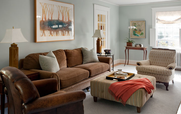 Traditional mix of comfortable furnishings in a casual living room by Blue Jay Design of Wellesley, MA